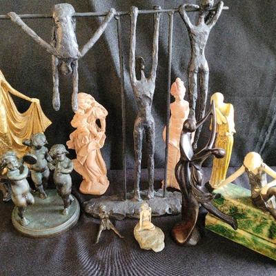 LARGE LOT OF BEAUTIFUL FIGURINES 