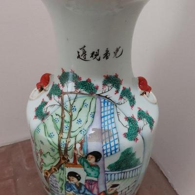 COLORFUL CHINESE FAMILLE ROSE PORCELAIN VASE