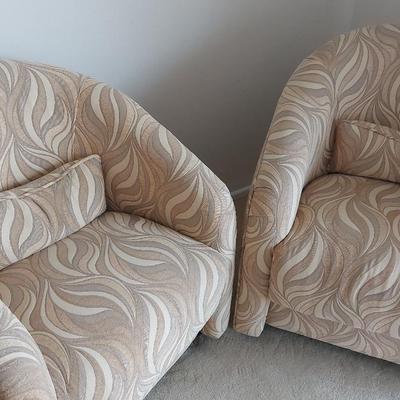 RETRO CUSHIONED CHAIRS ON WHEELS