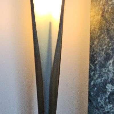 STYLISH MODERN FLOOR LAMP