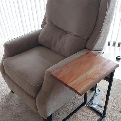 ELECTRIC RECLINER WITH SIDE TABLE