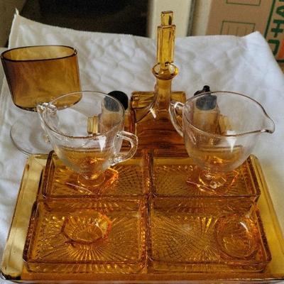 RETRO AMBER COLORED GLASSWARE LOT 