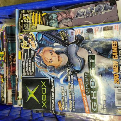 MYSTERY LOT OF GAMING MAGAZINES AND SUPERHERO COMICS