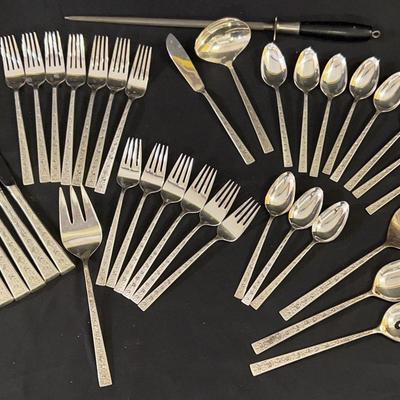 1847 Rogers Brothers Flatware “Silver Lace”