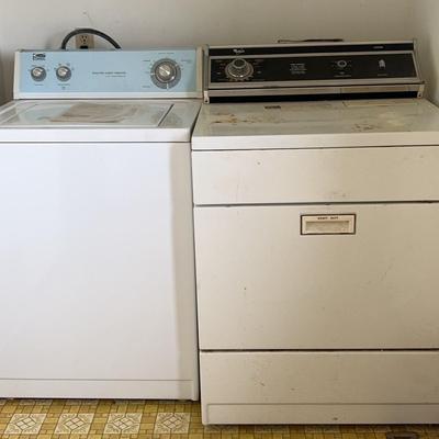 An Older Set Washer And Dryer