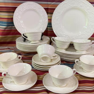 Wedgwood Patrician 4 Piece 8 Place Setting 