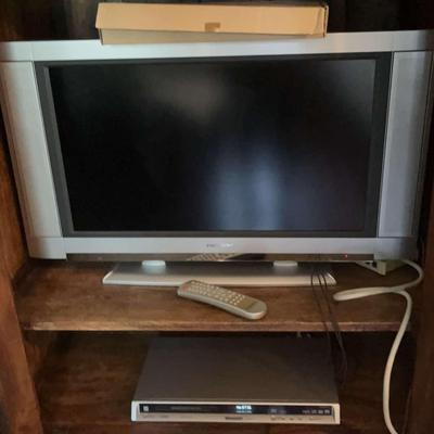 Reisen TV And Panasonic CD/DVD Player