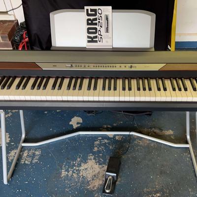 Korg SP-250 Digital Piano With Pedal And Weighted Keys