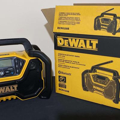 DEWALT Jobsite Bluetooth Radio DCR028B – Corded or Cordless