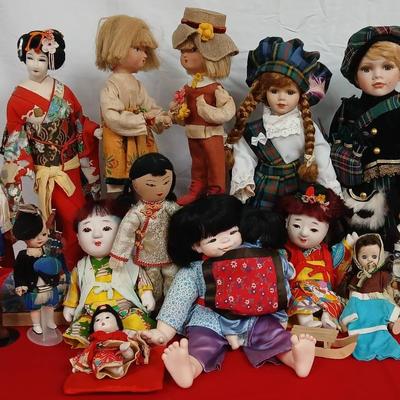 International.Collectible Dolls