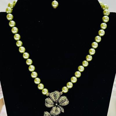 RARE Heidi Daus Shamrock Four Leaf Clover Necklace