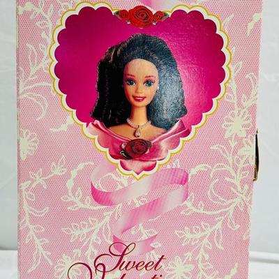 Sweet Valentine Barbie 1995 Hallmark Special Edition - 14880