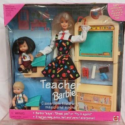 Teacher Barbie With Sound and Students- 1995