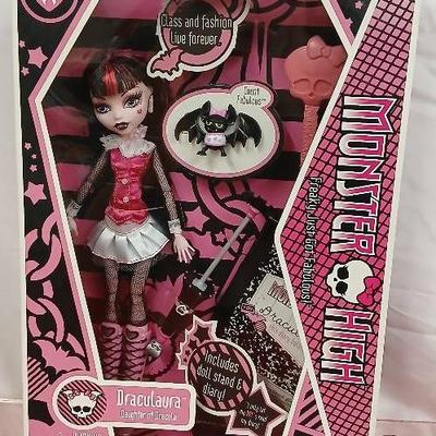 Draculaura "  Daughter of Dracula"