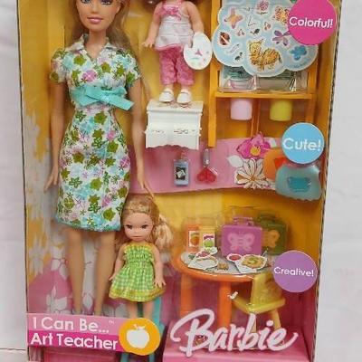 Barbie" I Can Be An Art Teacher"