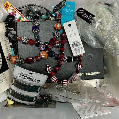 Jewelry Making Supplies / Beads, Wire, and More