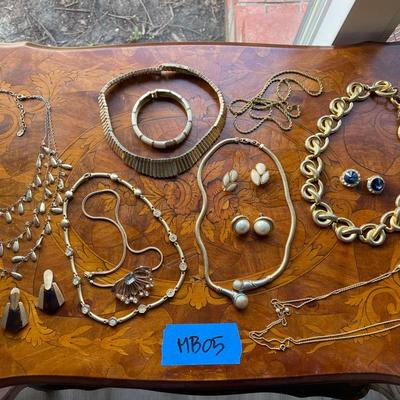 Gold Toned Women’s Custome Jewelry 