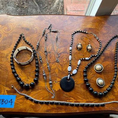 Black & Gold Toned Custome Jewelry