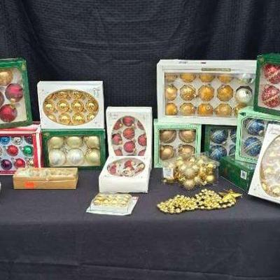 Ct424 ornament lovers 1