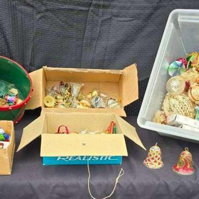 Ct457 mystery ornaments lot