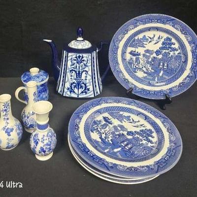 Ct383 blue print vases and plates