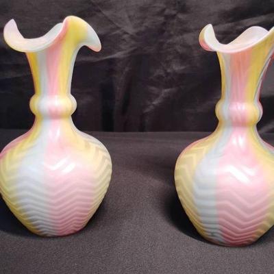 Ct465v vintage rainbow glass vases