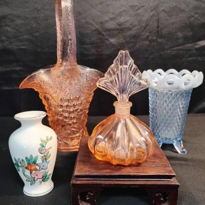 Ct430v vintage glass perfume bottle