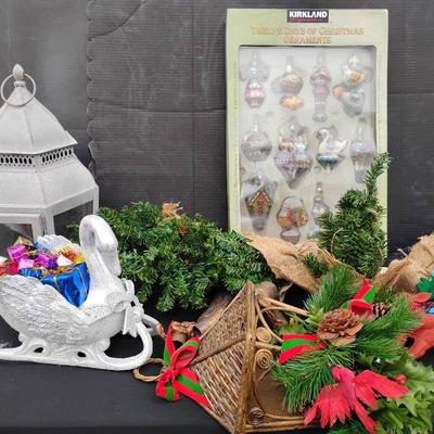 Ct467 assorted christmas decor