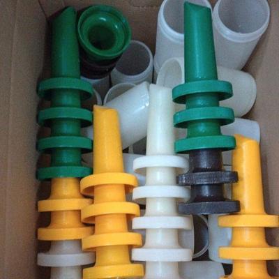 DBB317 Lot Save And Pour Plastic Juice Shakers With Spouts
