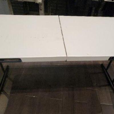 DBB088 - Lifetime 6-Foot Folding Table (1)