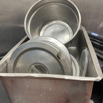 DBB535 - Assorted Lids With (2) Heavy Duty Food Pans