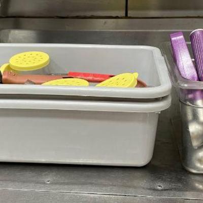 DBB369 - Assorted Kitchen Tools - Shakers, Scoopers, & More!