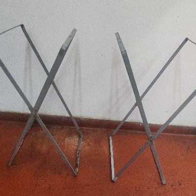 DBB485 - Pair of Metal Folding Stands