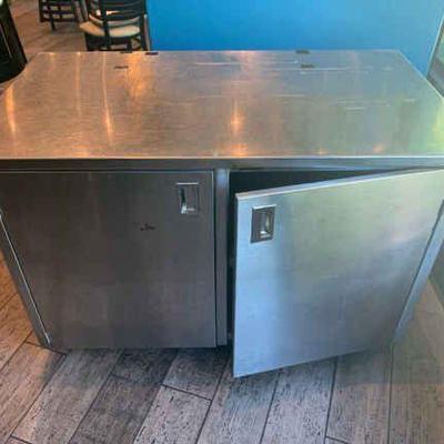 DBB058 Mobile Metal Countertop/Storage