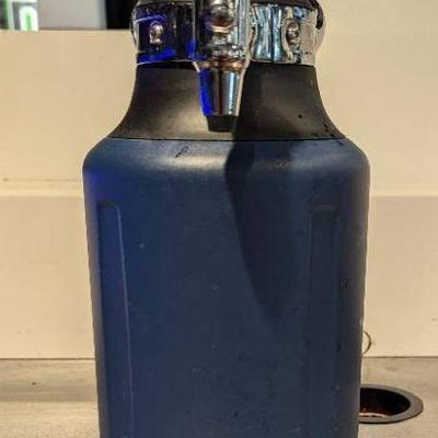 DBB087 - GrowlerWerks Carbonated Growler.