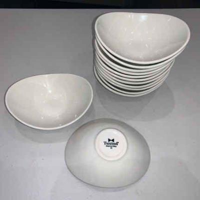DBB237 Thirteen Tuxton Porcelain Oval Bowls