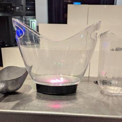 DBB123 - LED Champagne Ice Bucket,Clear Water Or Beverage Bucket, With Ice Scooper.