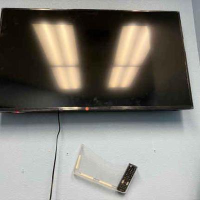 DBB756 Insignia 44" TV