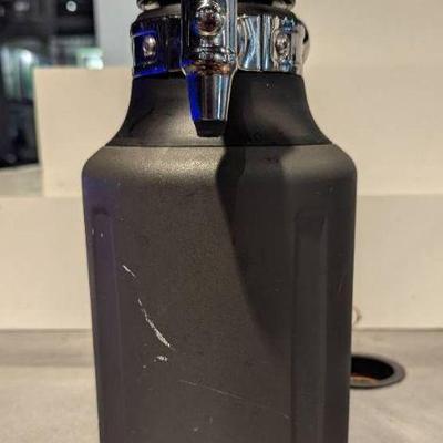 DBB110 - GrowlerWerks 64 oz Growler Keg.