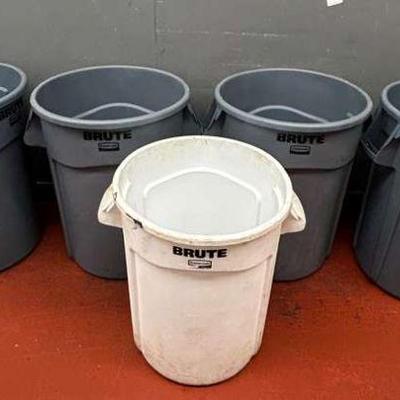 DBB555- (5) Trash Cans 