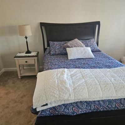 Beautiful Queen bed