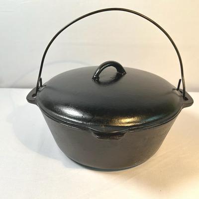 Flat Bottom Cast Iron Vintage Dutch Oven
