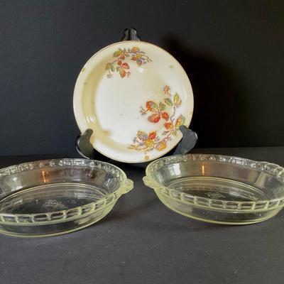 Vintage Crooksville Pie Plate & Pyrex Dishes