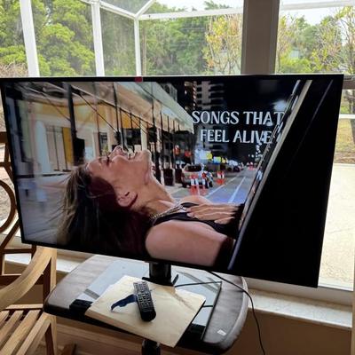 Sale Photo Thumbnail #28: 4K Smart TV 