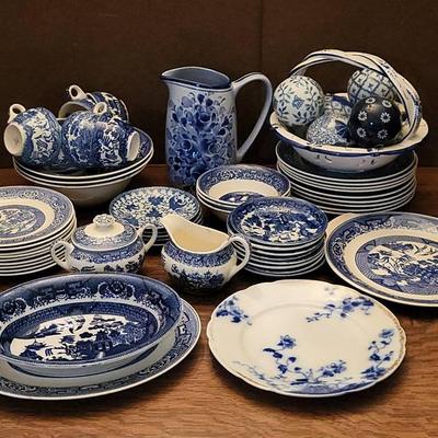 Vintage Blue Willow Ware + (DR)