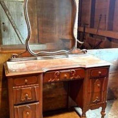 Antique Vanity (Barn)