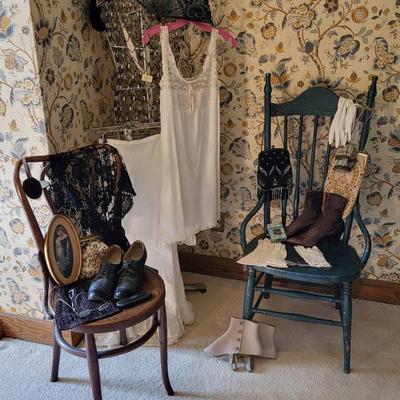 Women's Boutique (feat. Dress Form) (O)