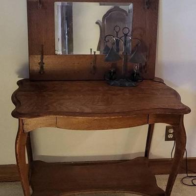 Antique Traditional Table, Mirror, & Lamp (BR2)
