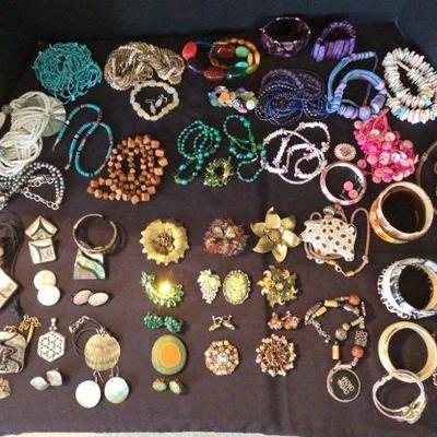 Costume Jewelry (feat. Natural Pieces) (BR1)