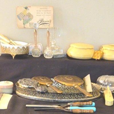 Antique Women's Vanity Items (BR1)
